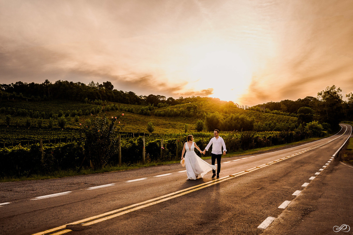 Ensaio pré casamento da Natália e do Lucas, fotografado pelo fótografo Jonaran Diego na vinícola miolo em bento gonçalves RS