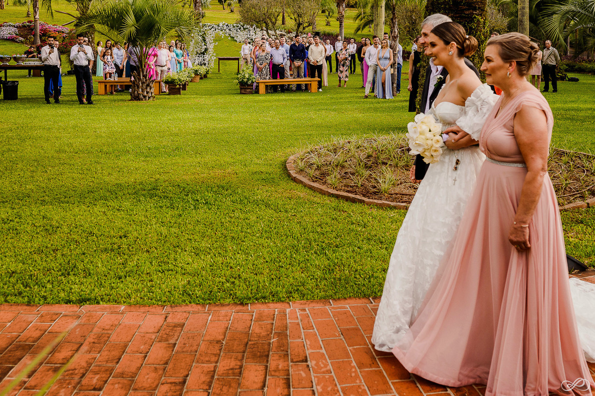 Foto do casamento do Lucas e da Natália fotografado pela casal Jonatan Diego e Bianca Pezzini no lago das palmeiras em Ibirubá - RS
