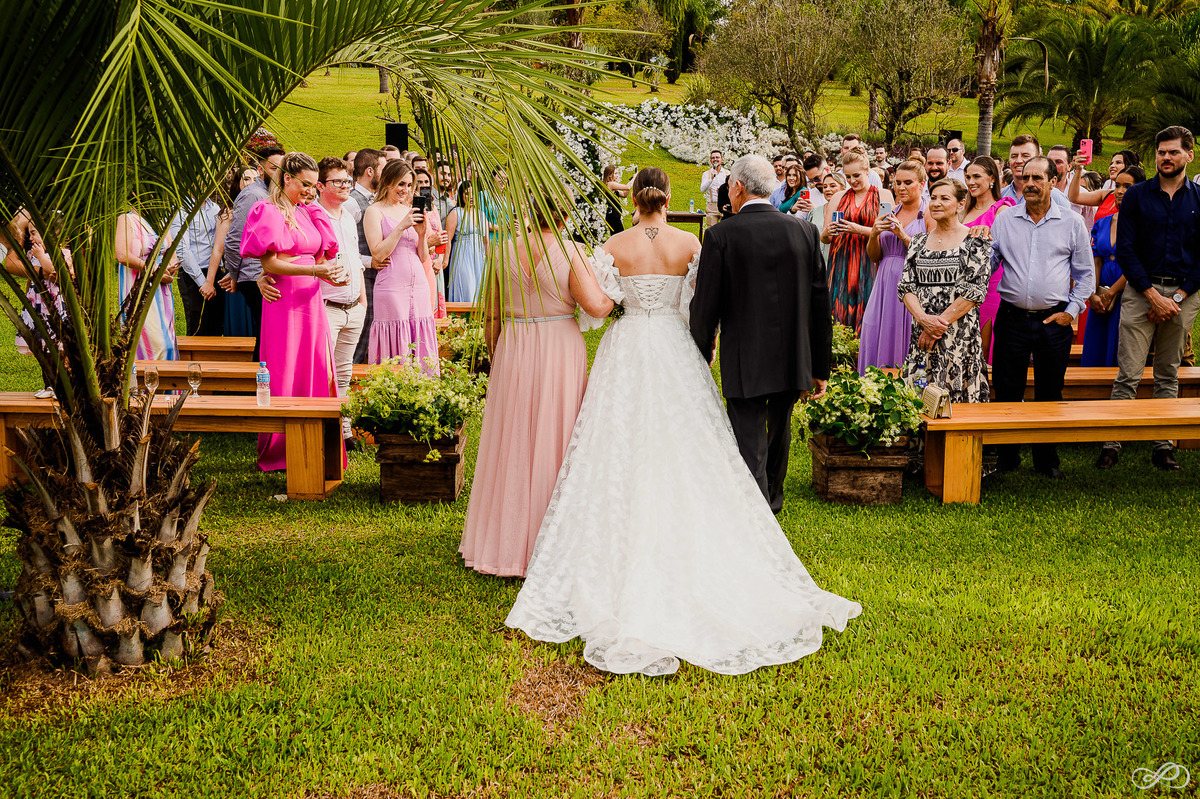 Foto do casamento do Lucas e da Natália fotografado pela casal Jonatan Diego e Bianca Pezzini no lago das palmeiras em Ibirubá - RS