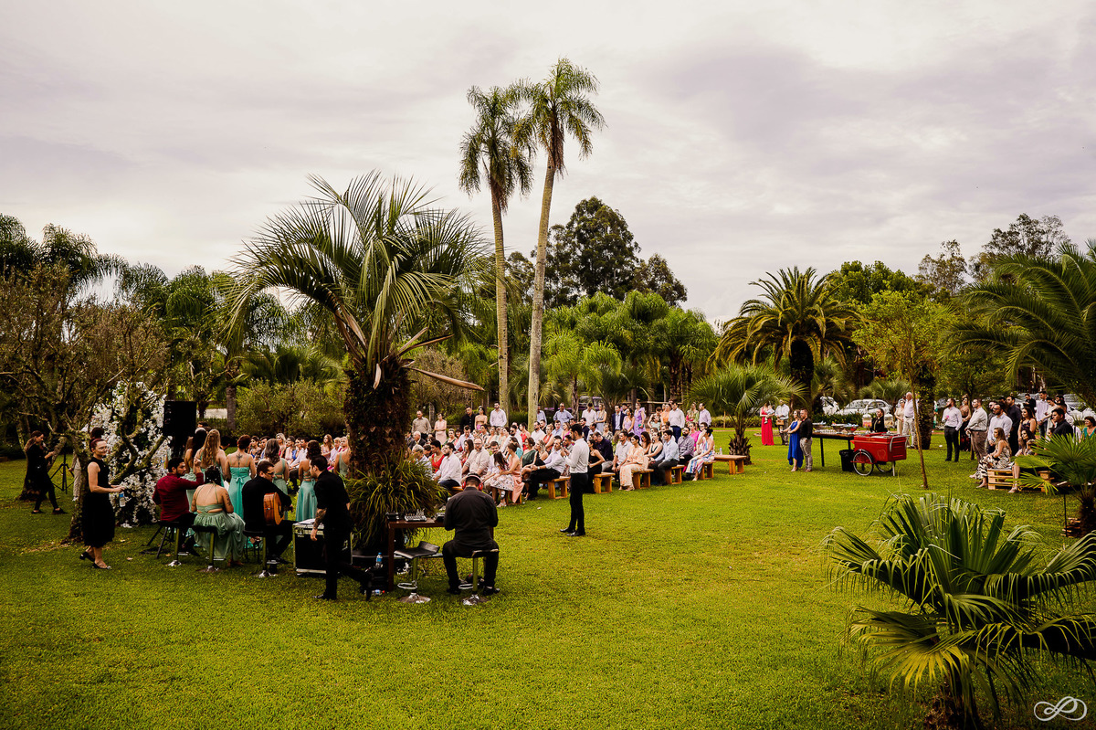 Foto do casamento do Lucas e da Natália fotografado pela casal Jonatan Diego e Bianca Pezzini no lago das palmeiras em Ibirubá - RS