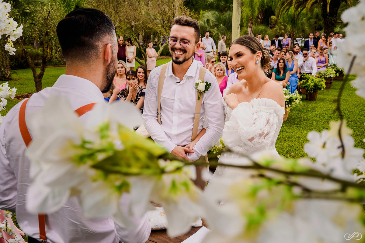 Foto do casamento do Lucas e da Natália fotografado pela casal Jonatan Diego e Bianca Pezzini no lago das palmeiras em Ibirubá - RS