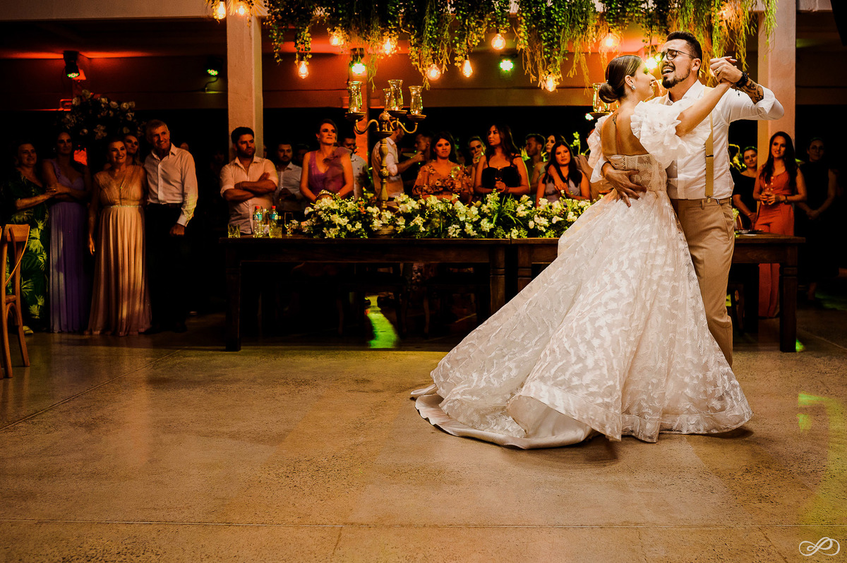 Foto do casamento do Lucas e da Natália fotografado pela casal Jonatan Diego e Bianca Pezzini no lago das palmeiras em Ibirubá - RS