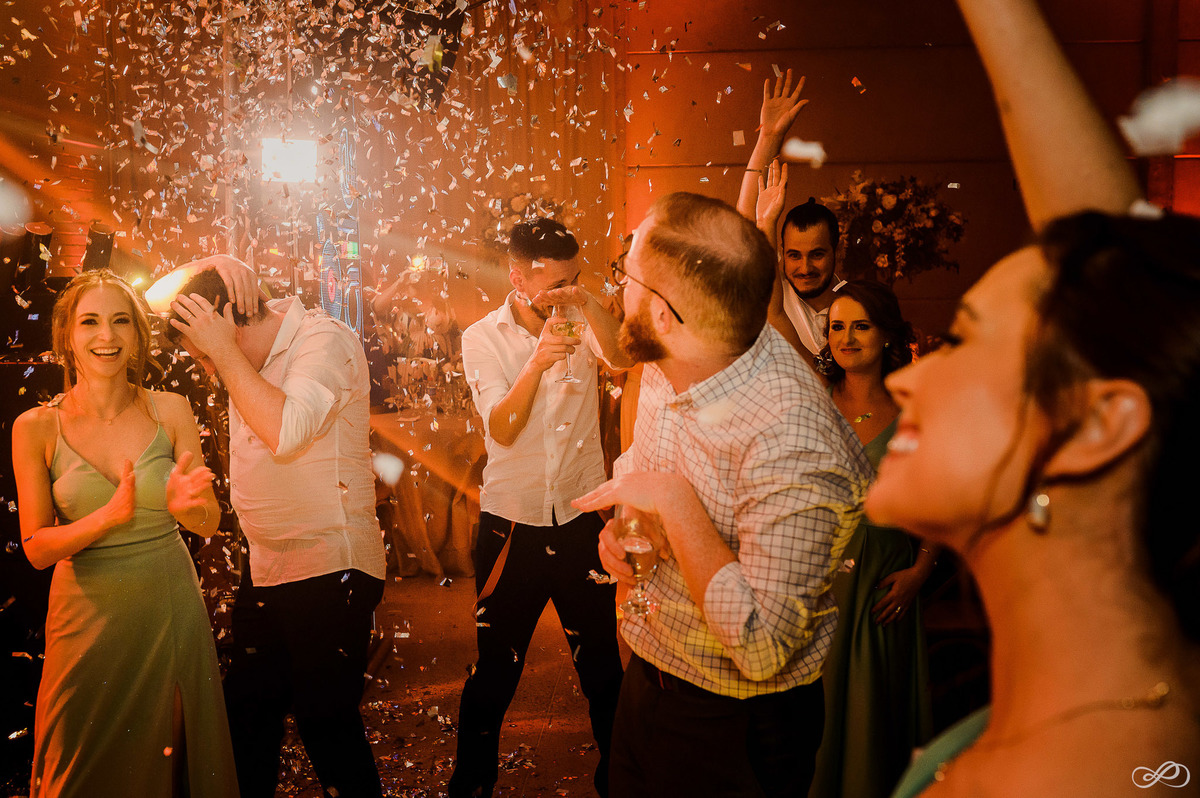 Foto do casamento do Lucas e da Natália fotografado pela casal Jonatan Diego e Bianca Pezzini no lago das palmeiras em Ibirubá - RS
