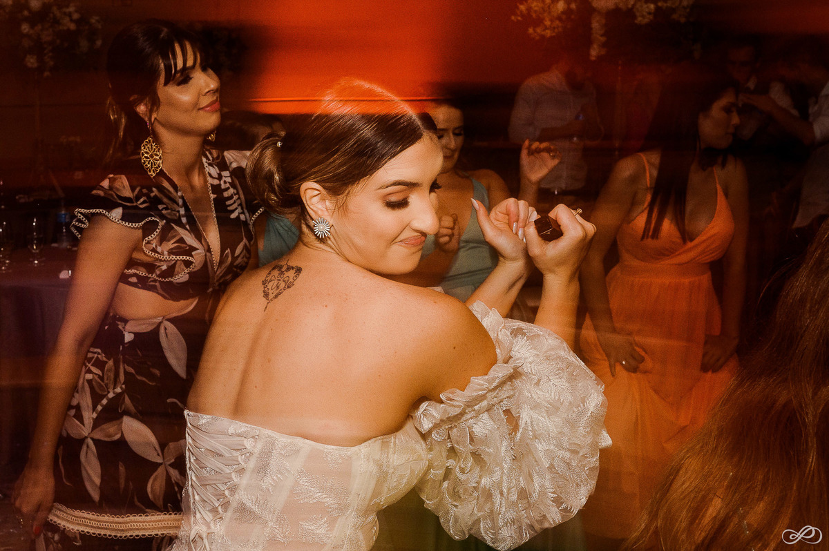 Foto do casamento do Lucas e da Natália fotografado pela casal Jonatan Diego e Bianca Pezzini no lago das palmeiras em Ibirubá - RS