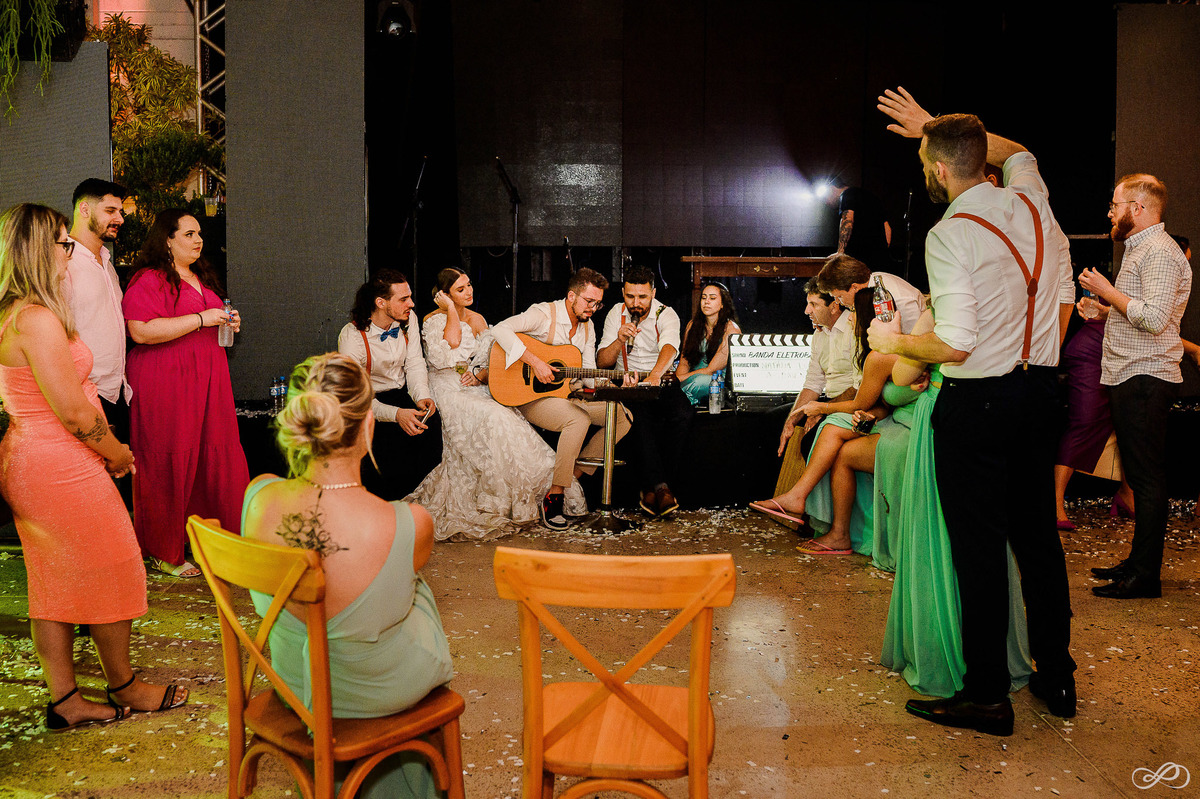 Foto do casamento do Lucas e da Natália fotografado pela casal Jonatan Diego e Bianca Pezzini no lago das palmeiras em Ibirubá - RS