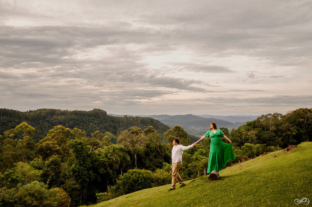 Ensaio pré casamento da Laura e do Guilherme, fotografado no espaço gariba em encantado, fotos feita pelo fotógrafo Jonatan Diego e sua assistente Biana Pezzini