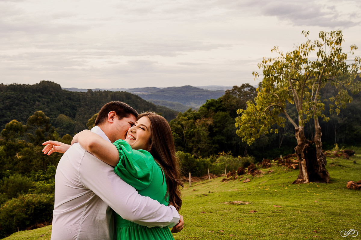 Ensaio pré casamento da Laura e do Guilherme, fotografado no espaço gariba em encantado, fotos feita pelo fotógrafo Jonatan Diego e sua assistente Biana Pezzini