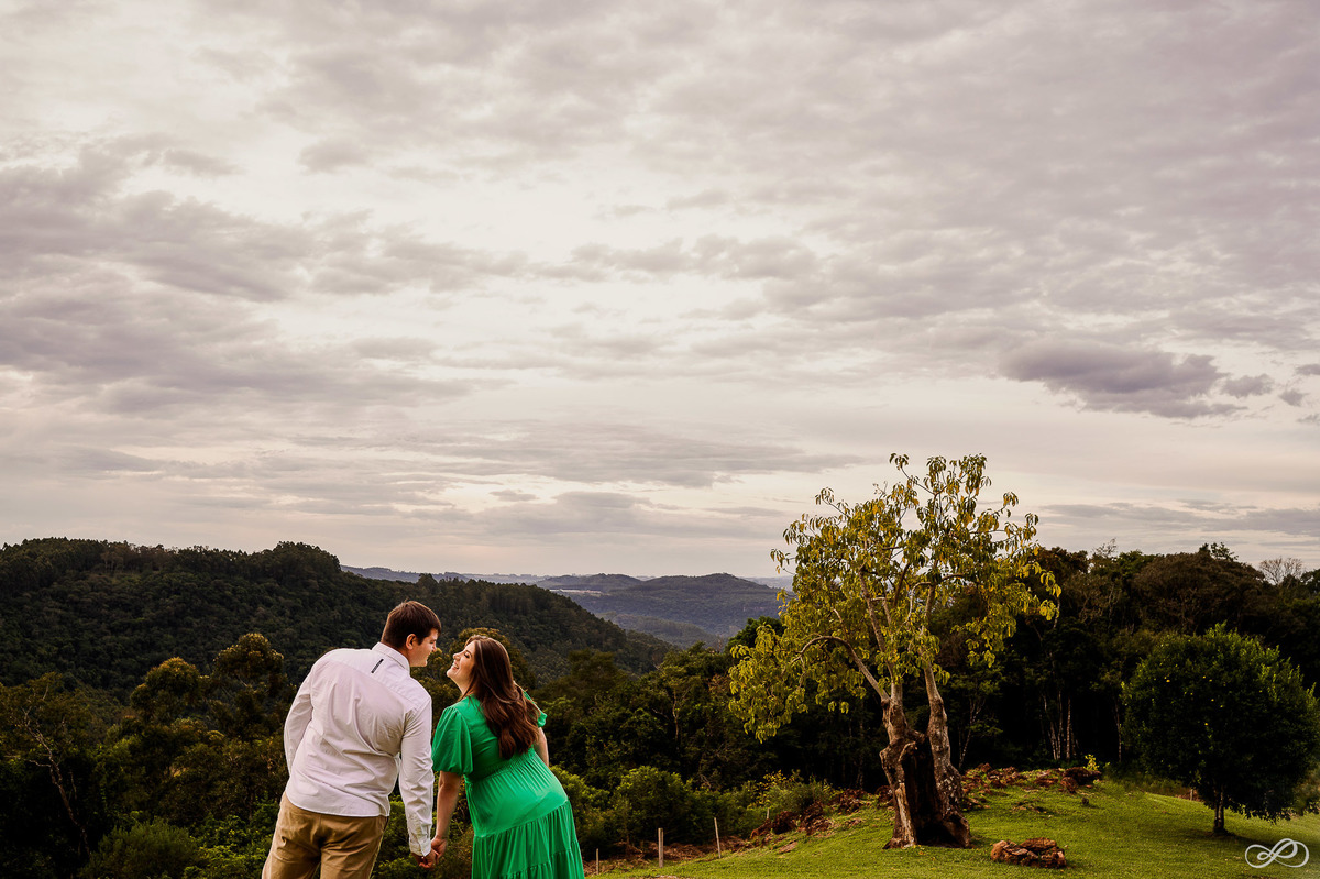 Ensaio pré casamento da Laura e do Guilherme, fotografado no espaço gariba em encantado, fotos feita pelo fotógrafo Jonatan Diego e sua assistente Biana Pezzini