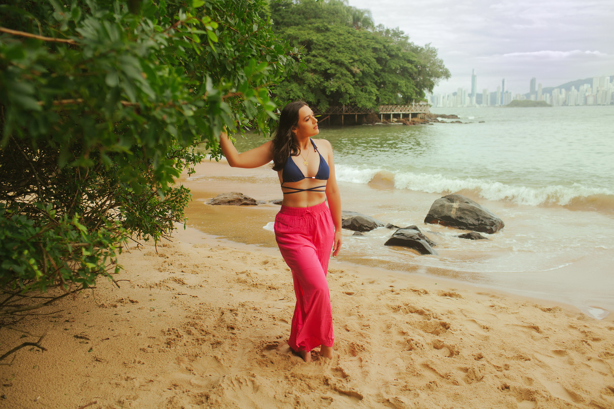 ensaio15anos #ensaiofeminino #ensaionoestudio #estudiofotografico #estudiodefoto #fotografa #fotografia #foto #balneariocamboriu #itajai #itapema #tijucas #meia praia #portobelo #bombinhas #gaspar #ensaionapraia #fotosnapraia #ensaiodeaniversario