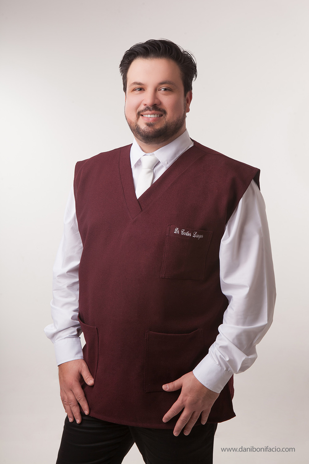 foto de medico e advogado em estúdio