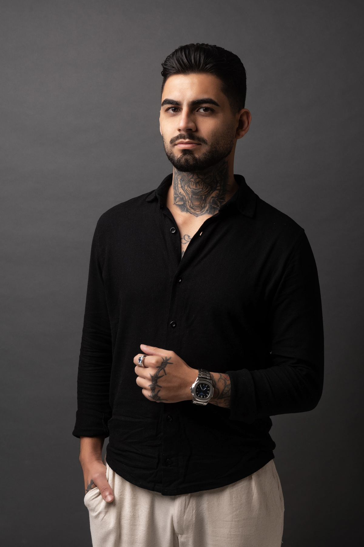 #BalnearioCamboriu #EstudioFotografico #FotografiaCorporativa #EnsaioCorporativo #FotoProfissional #LinkedIn #RetratoCorporativo #FotografiaExecutiva #FotografaSC #EnsaioMasculino #Empreendedorismo #MarcaPessoal #FotografiaProfissional #SantaCatarina