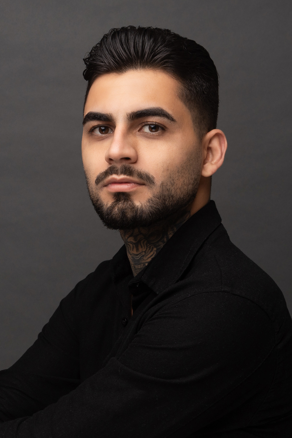 ensaio executivo, foto para linkedin, retrato corporativo, fotografia empresarial, estudio fotografico sc, fotografa santa catarina, ensaio profissional masculino, fotos para perfil profissional,