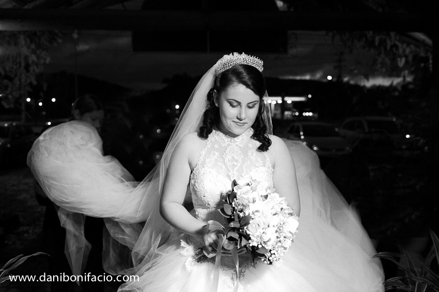 casamento noiva entrando