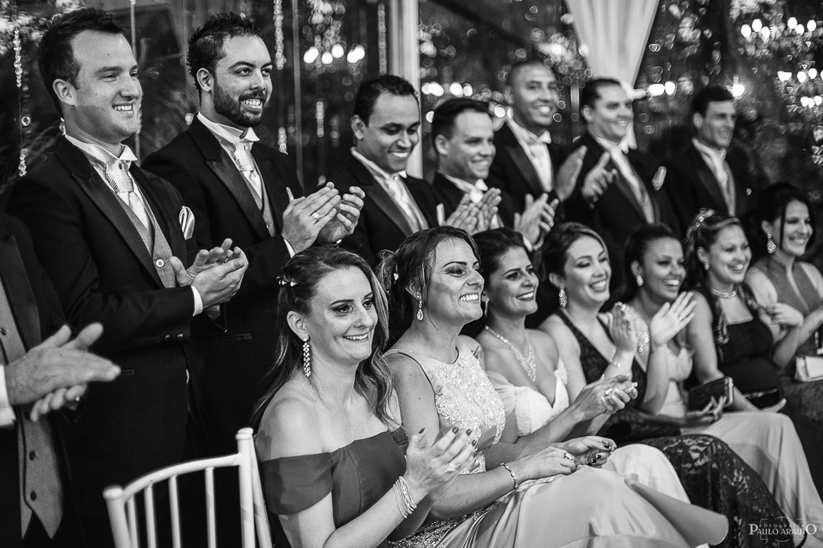 As Madrinha aplaudindo a entrada da noiva no casamento em Mairiporã