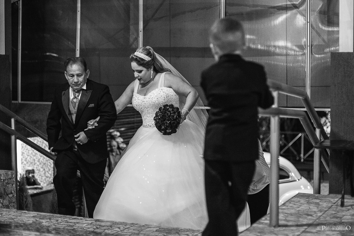 Entrada da noiva na cerimônia de casamento em mairiporã