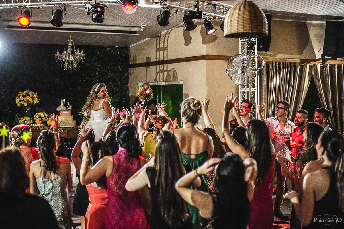 O boquê da noiva no buffet em SP durante o casamento.