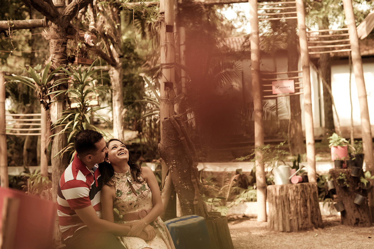 noivos abraços sorriso beijo