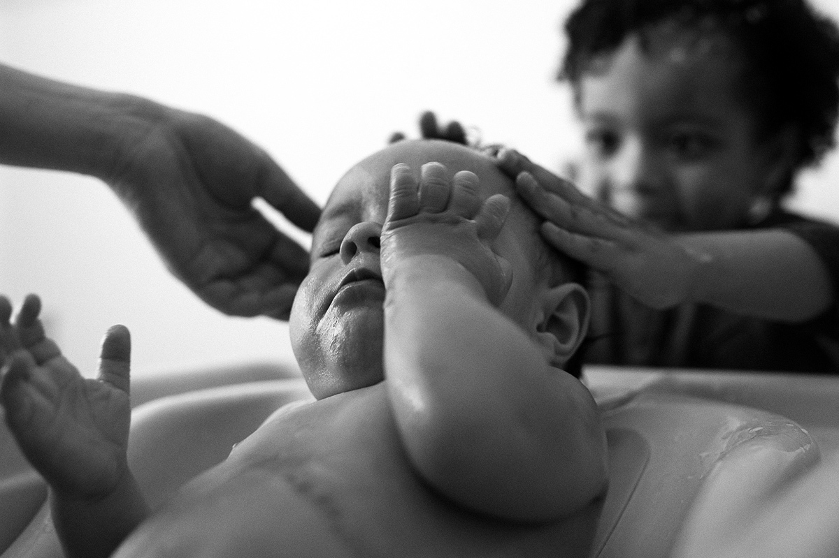 Fotografo de família em São Paulo, Pais e Filhos, Estilo Fotografia lifestyle, A hora do banho.