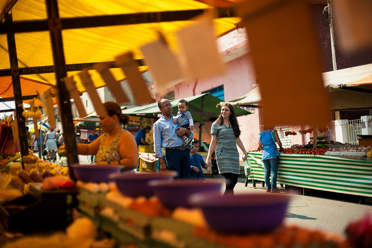 fotografia documental de família, foto na feira.