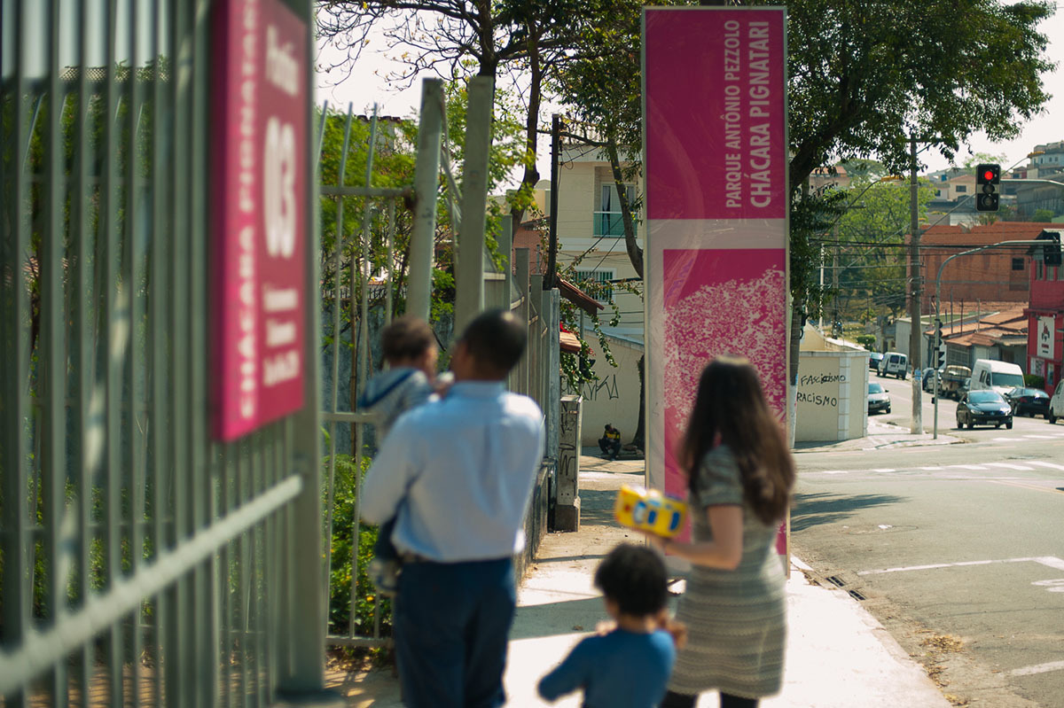 Fotografia documental de família, ou ensaio de família no parque.