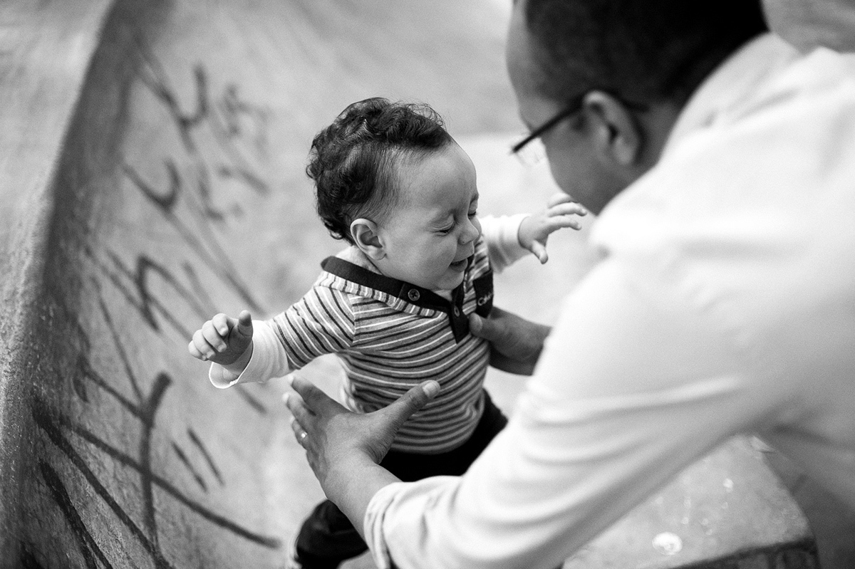 Pai e filho no parque de São Paulo.