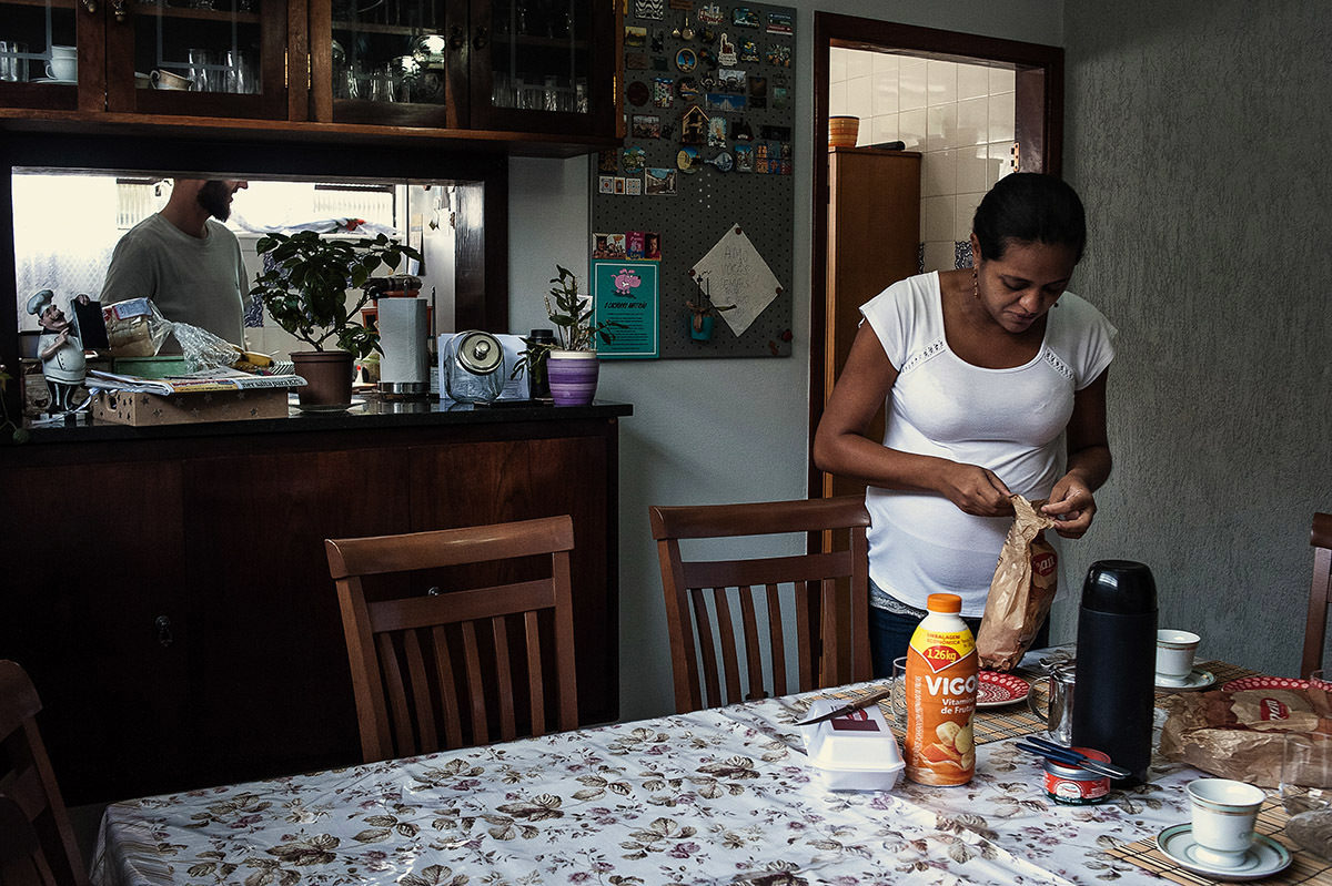 família preparando o café da manhã, ensaio fotográfico de família
