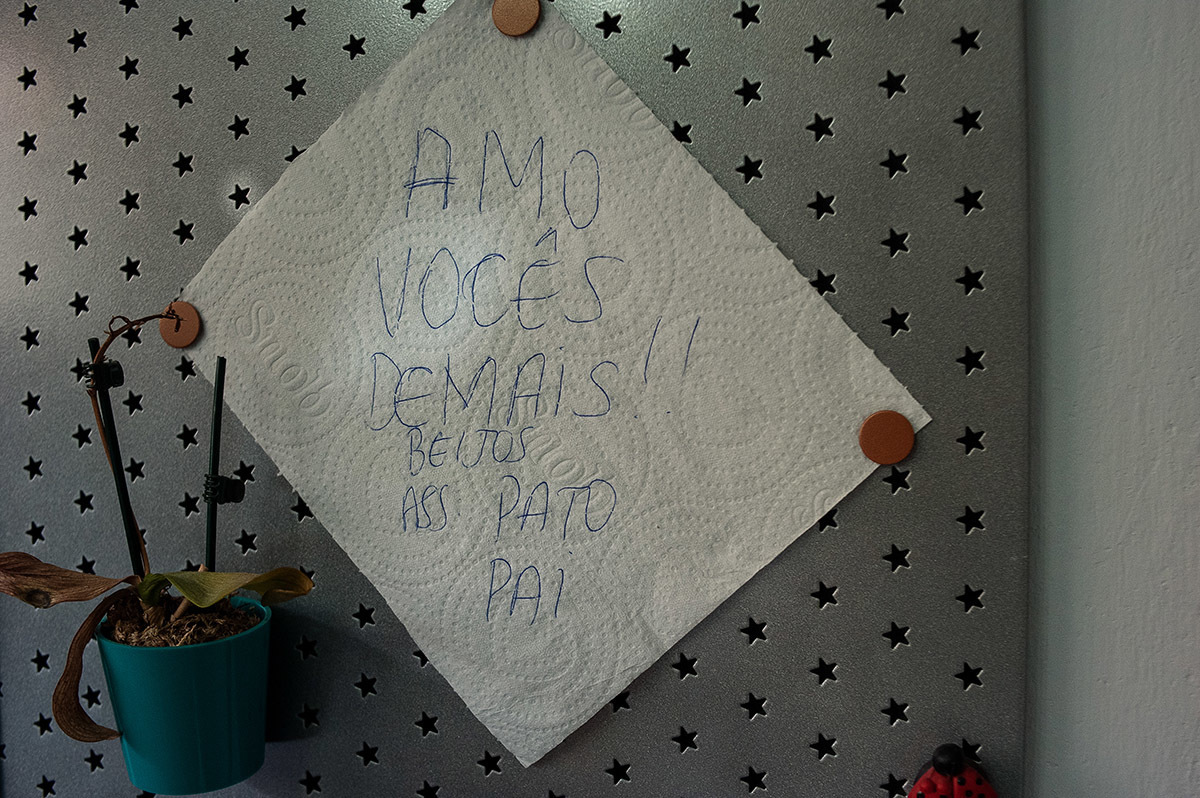 recado carinhoso do papai para a mamãe, ensaio de gestante e família.