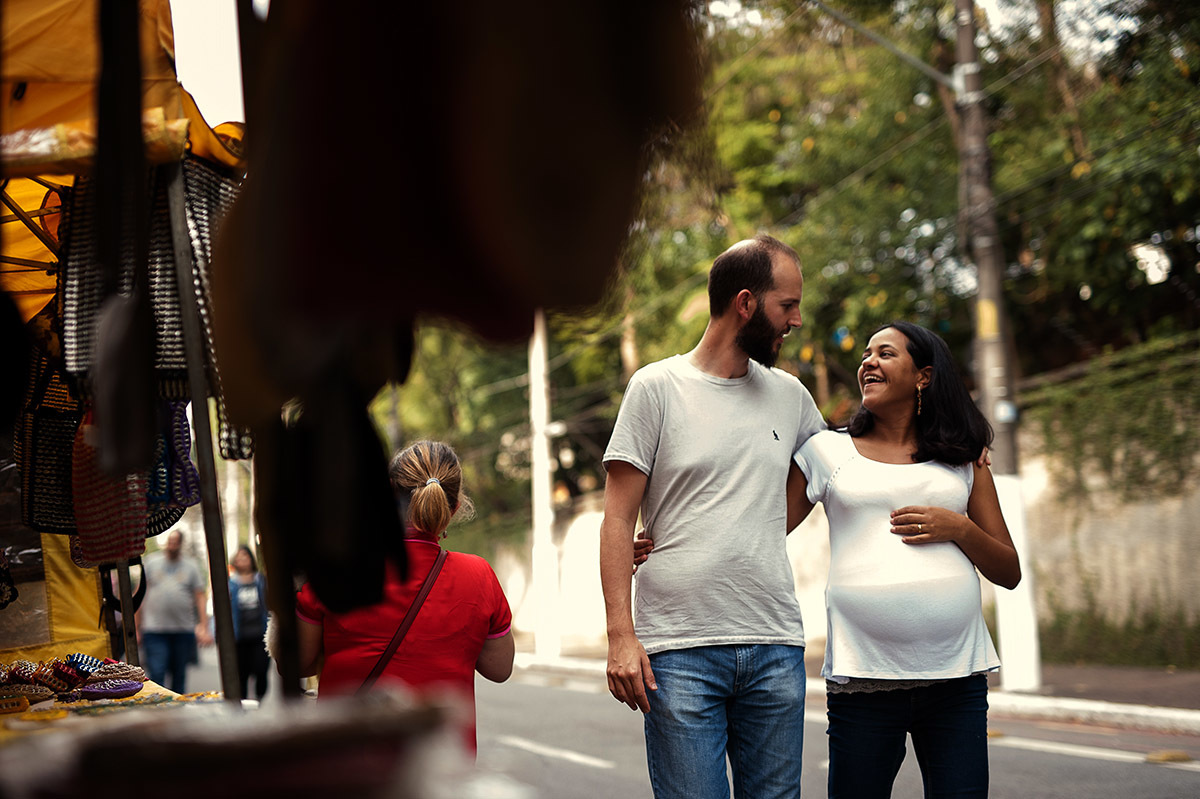Ensaio fotográfico de gestante diferente, fotos na feira no bairro Ipiranga em São Paulo, fotógrafo de São Paulo. durante a copa do mundo. fotografia paulo araujo.