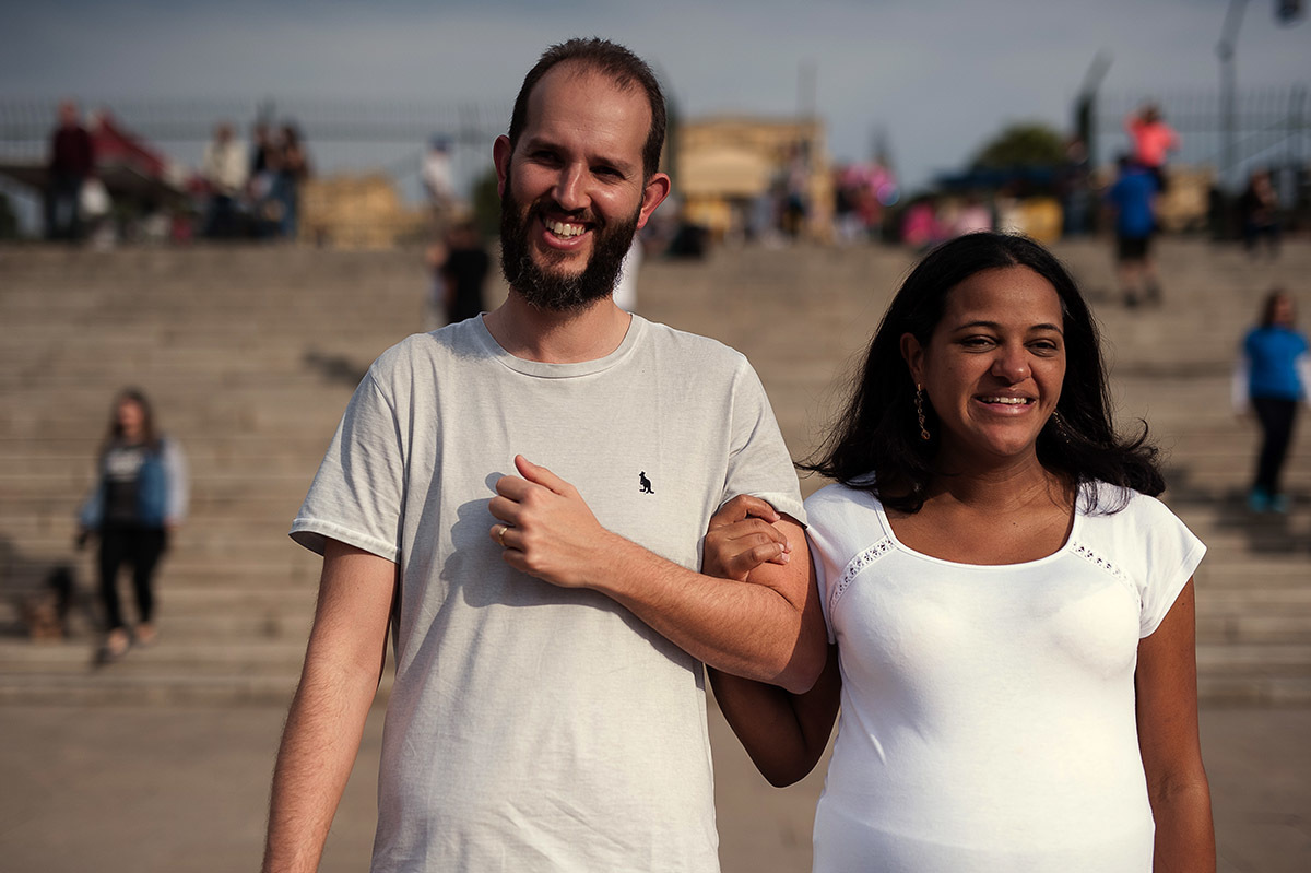 Ensaio fotográfico diferente do comum, fotos de gestante em parque.