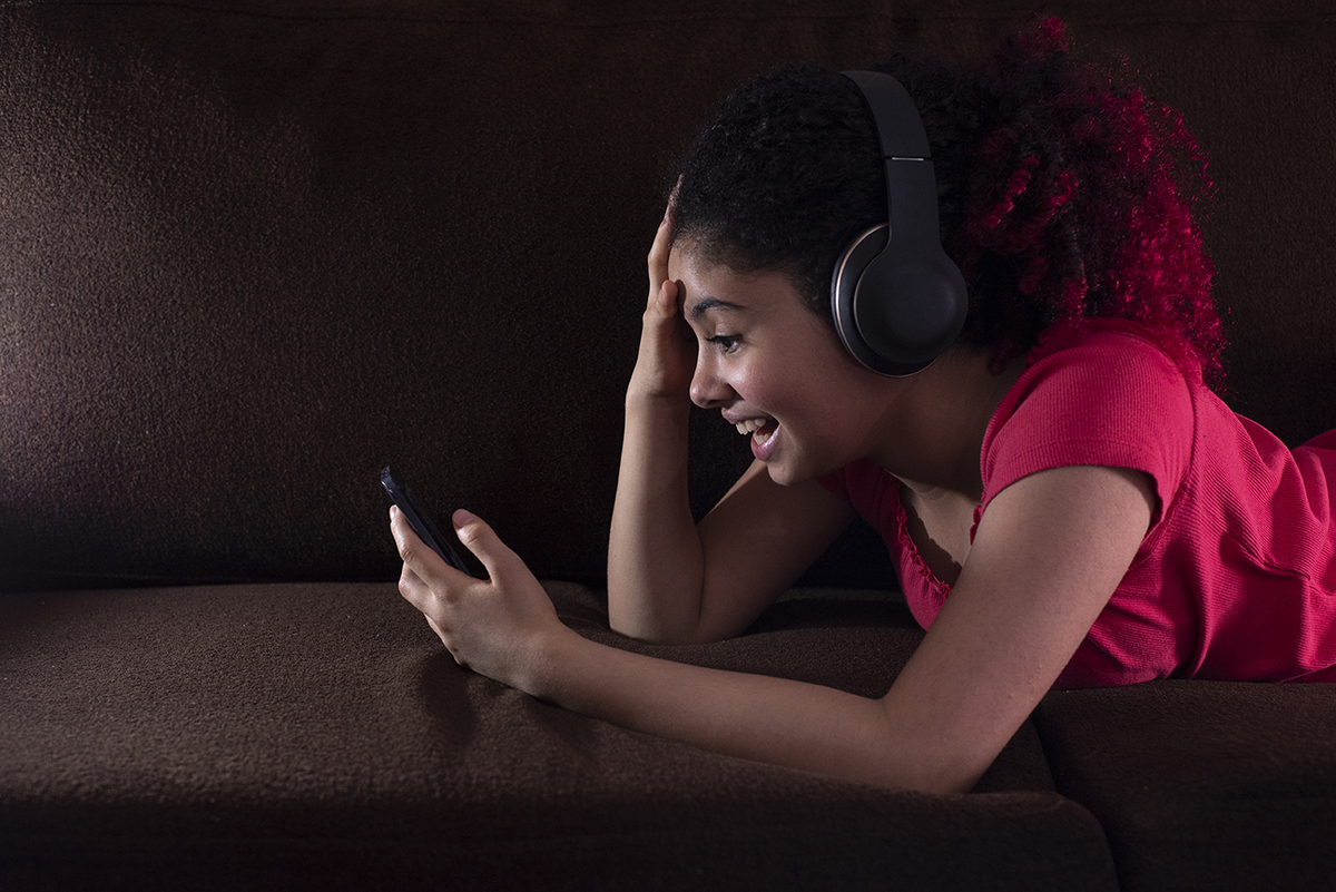 cabelos cacheados, cabelos pintados,Estudio fotográfico São Paulo, fotos modelos mirins, ensaio fotográfico de criança, festa infantil, presente para criança. livre leve e solta.