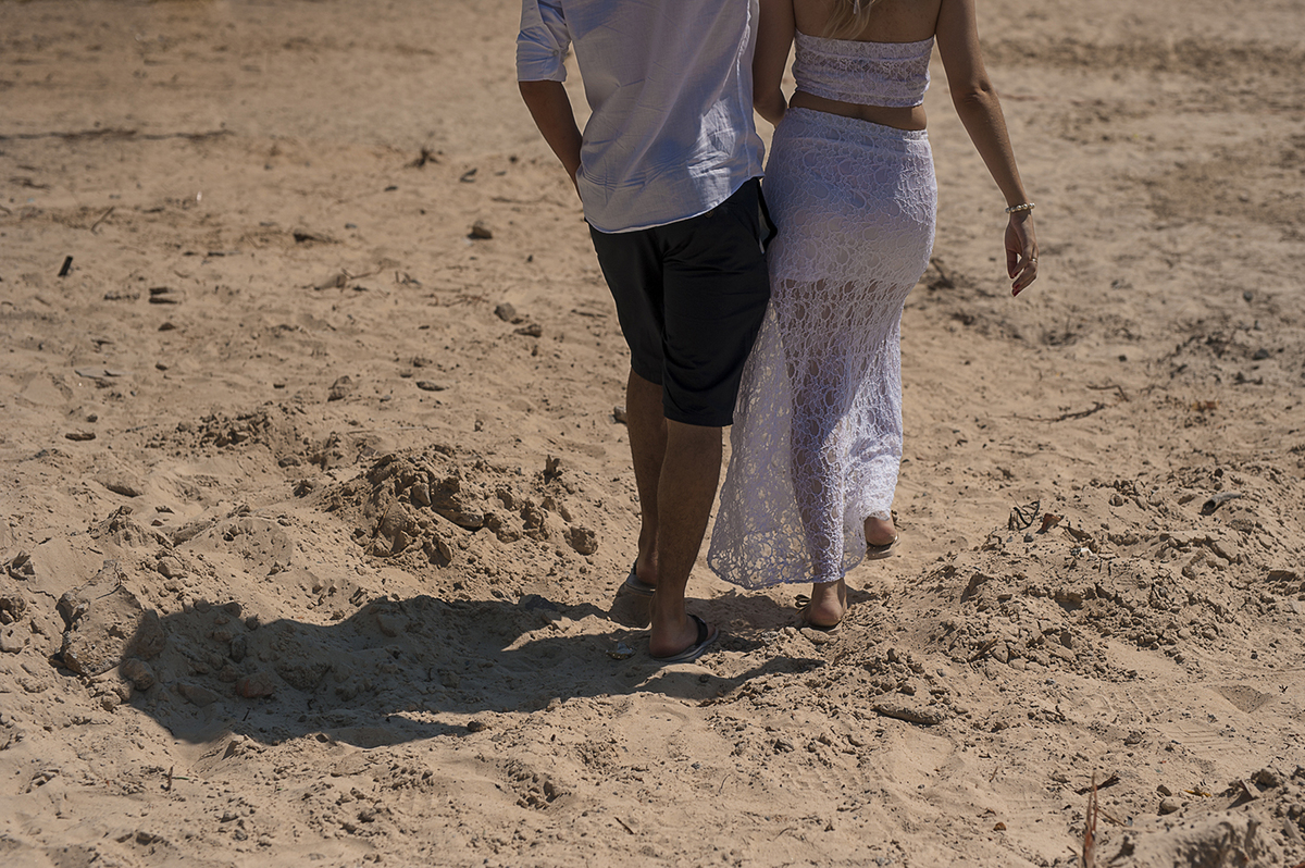 fotografia Paulo Araujo, nascer do sol com os noivos, coqueiro e montanhas, fotos lindas na praia