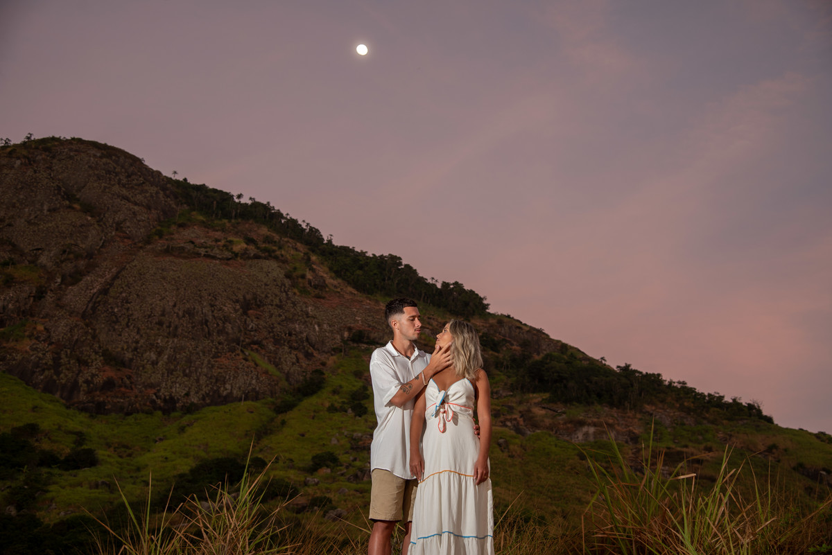 A Lua como testemunha, um pouco tímida...Pouco antes do amanhecer, mas presente coroando a imagem 