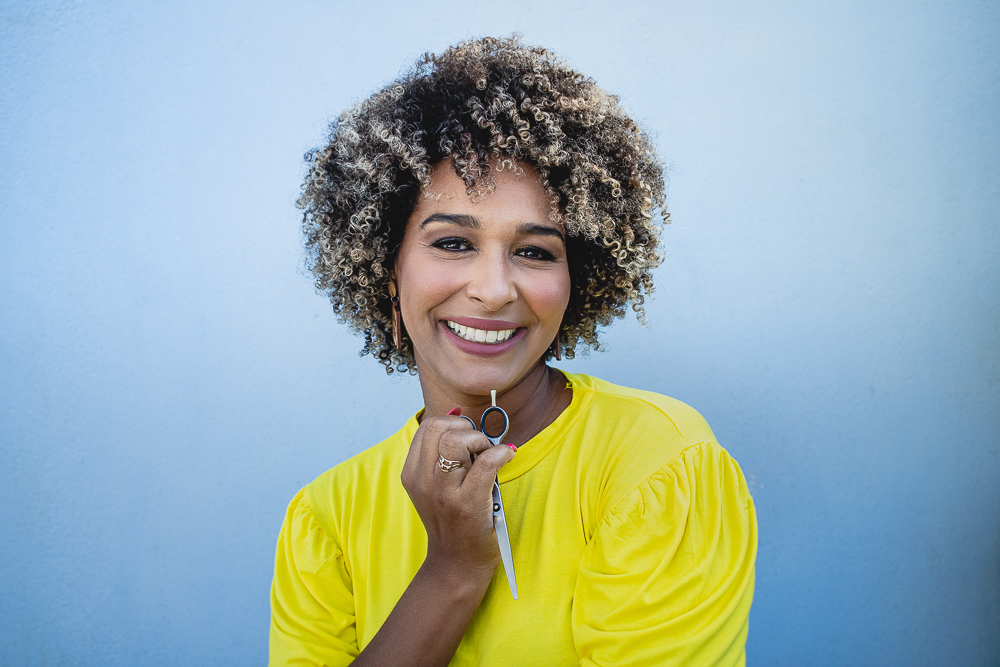 abraço na alma, alan smyth, alan smyth fotografo em sao mateus es, ensaio em casa, corporativo feminino, ensaio afetivo, ensaio intimista, fotografia afetiva, fotografia feminina, onde fotografar em sao mateus, cachos