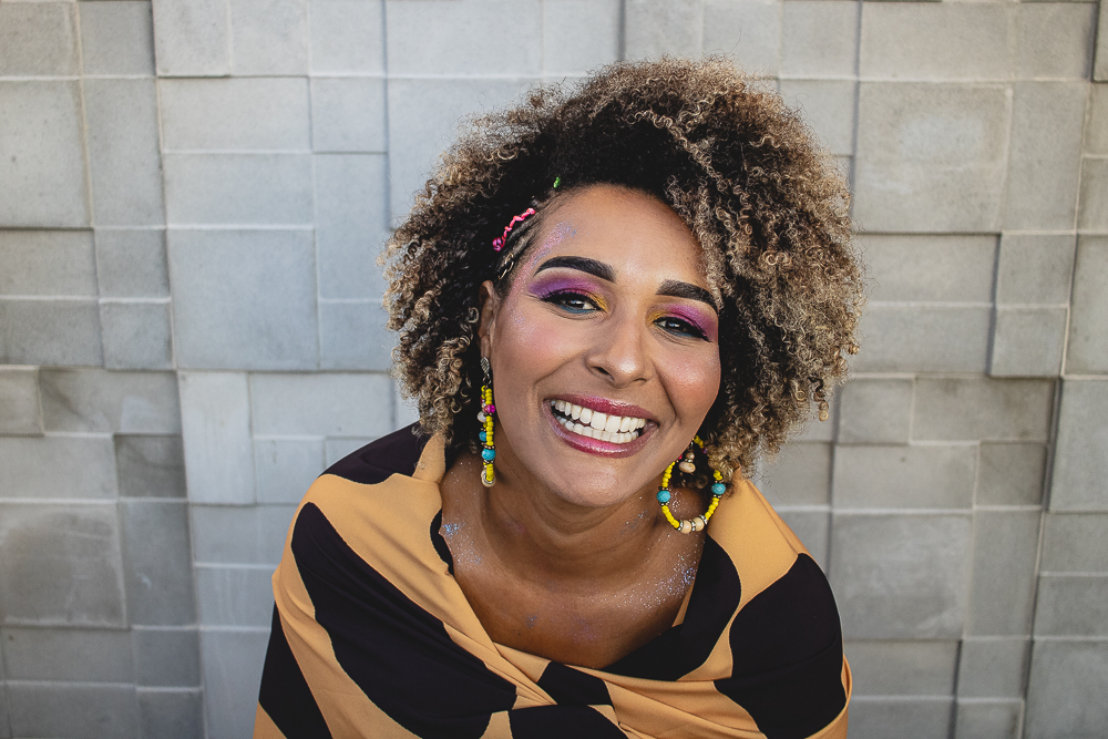 abraço na alma, alan smyth, alan smyth fotografo em sao mateus es, ensaio em casa, corporativo feminino, ensaio afetivo, ensaio intimista, fotografia afetiva, fotografia feminina, onde fotografar em sao mateus, cachos