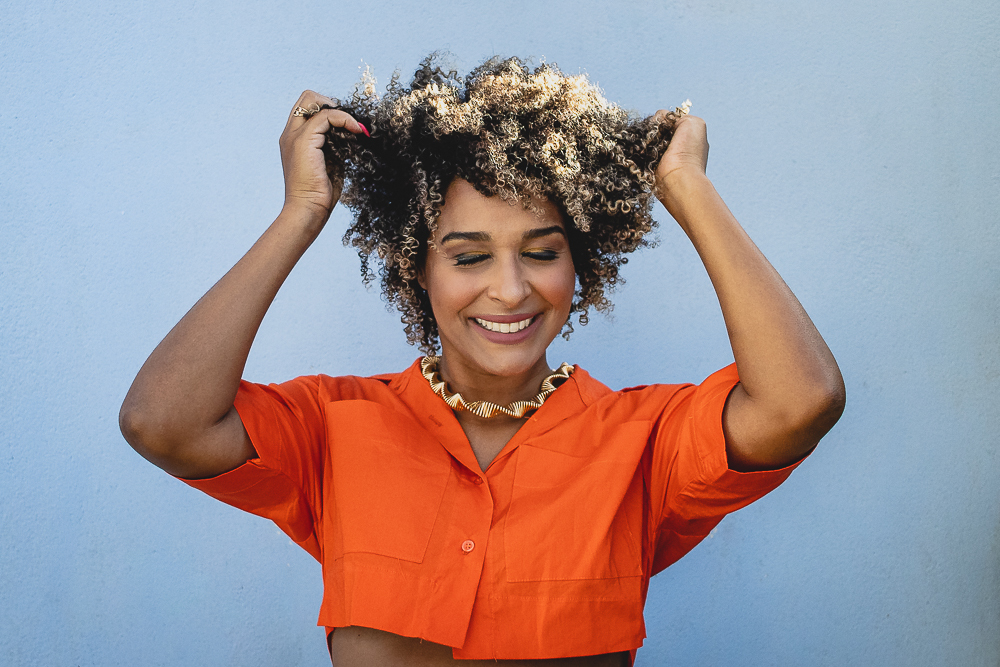 abraço na alma, alan smyth, alan smyth fotografo em sao mateus es, ensaio em casa, corporativo feminino, ensaio afetivo, ensaio intimista, fotografia afetiva, fotografia feminina, onde fotografar em sao mateus, cachos