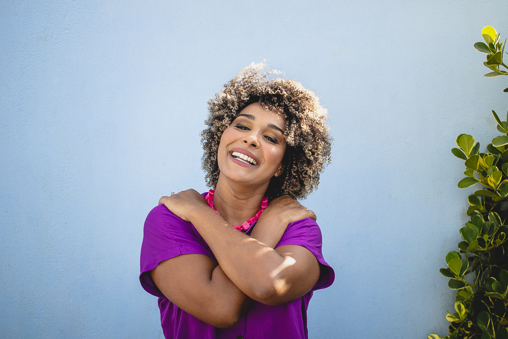 abraço na alma, alan smyth, alan smyth fotografo em sao mateus es, ensaio em casa, corporativo feminino, ensaio afetivo, ensaio intimista, fotografia afetiva, fotografia feminina, onde fotografar em sao mateus, cachos