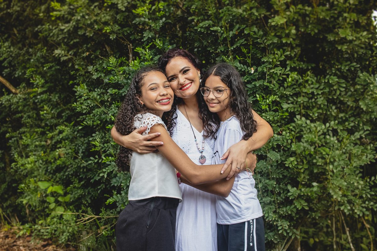 abraço na alma, alan smyth, ensaio da familia, ensaio de familia sao mateus, familia, familia santuario da vida, fotografia afetiva, fotografo afetivo, fotografo em sao mateus es, fotografo es, mae de menina, onde fotografar em sao mateus, externas