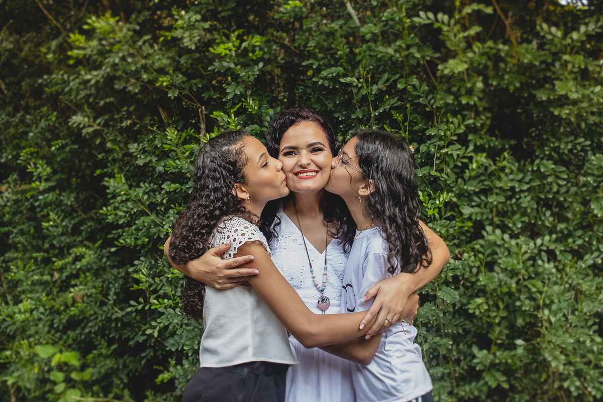 abraço na alma, alan smyth, ensaio da familia, ensaio de familia sao mateus, familia, familia santuario da vida, fotografia afetiva, fotografo afetivo, fotografo em sao mateus es, fotografo es, mae de menina, onde fotografar em sao mateus, externas