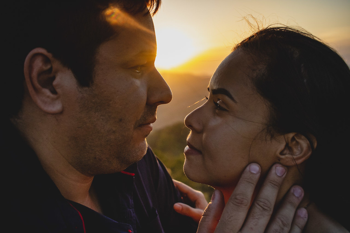 abraço na alma, alan smyth fotografo em mantena mg, couple photos, couple session, ensaio afetivo, ensaio intimista, fotografia afetiva, fotografia de casal, onde fotografar em mantena, fotografia em mantena, ensaio de casal mantena, retrato de casal