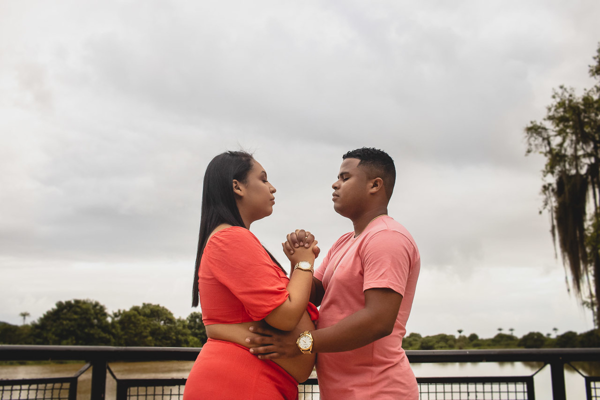 abraço na alma, alan smyth fotografo são mateus es, ensaio gestante, ensaio intimista, fotografia afetiva, fotografia de familia, fotografia de familia sao mateus es, fotografia porto historico de sao mateus, porto historico sao mateus, foto gestante