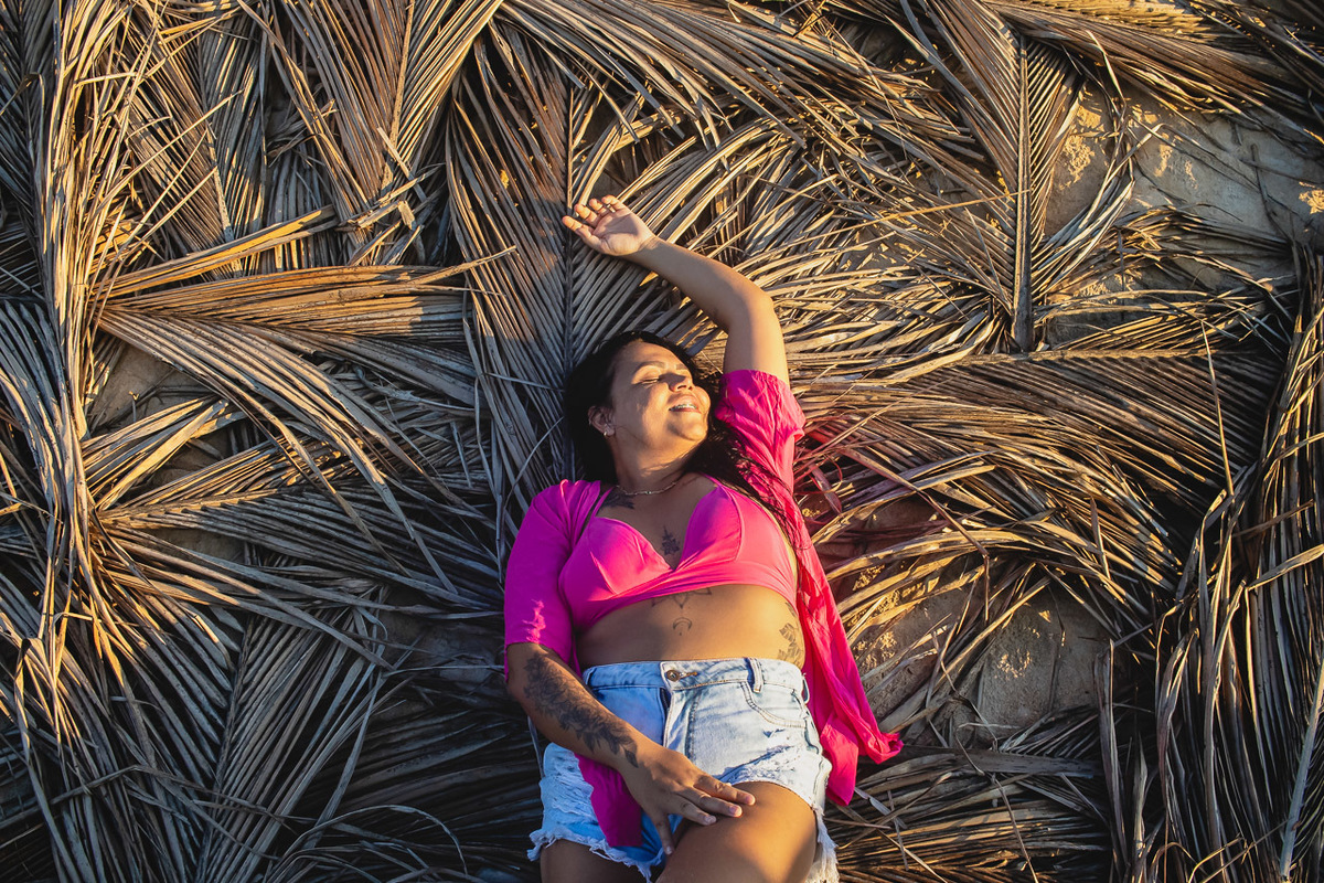 abraço na alma, alan smyth, alan smyth fotografo em sao mateus es, praia de guriri, ensaio afetivo, ensaio intimista, fotografia afetiva, fotografia feminina, onde fotografar em Guriri, fotografia na praia de guriri, feminino, mulher, liberdade feminina