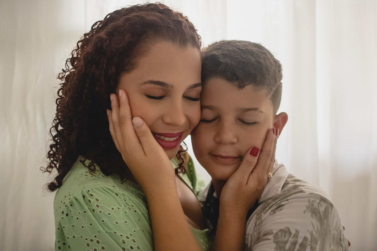 alan smyth, alan smyth fotografo em sao mateus es, ensaio de familia, ensaio de gato, ensaio em casa, ensaio pet, esaio de familia sao mateus, fotografia afetiva, fotografo afetivo, fotografo em sao mateus, fotografo es, fotos de familia, mae e filho