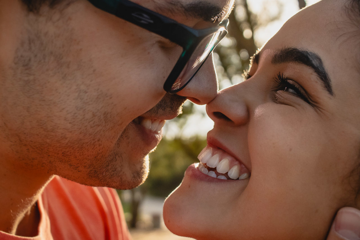 abraço na alma, alan smyth, alan smyth fotografo em sao mateus es, bosque da praia guriri, couple photos, couple session, ensaio afetivo, ensaio intimista, fotografia afetiva, fotografia de casal, onde fotografar em Guriri, fotografia na praia de guriri