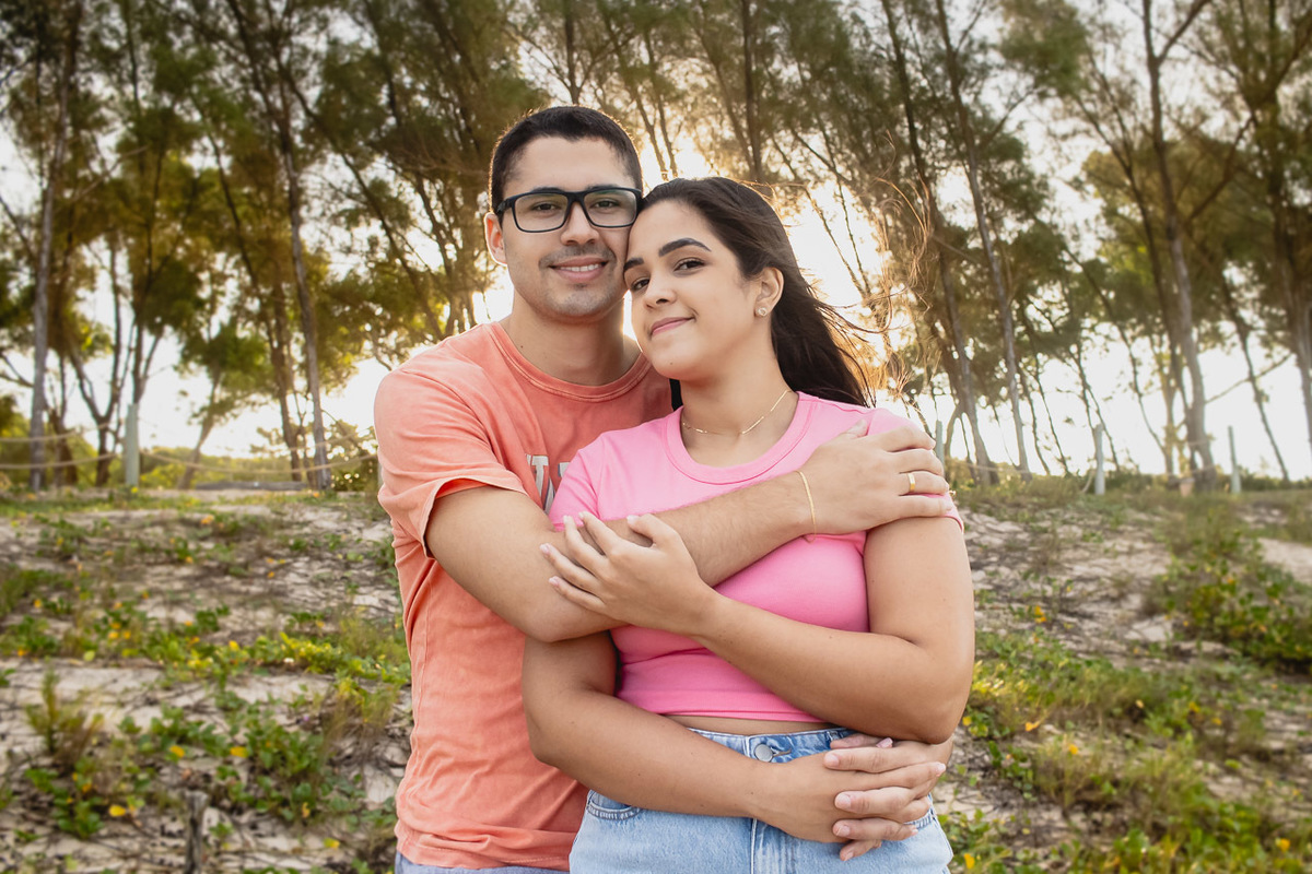 abraço na alma, alan smyth, alan smyth fotografo em sao mateus es, bosque da praia guriri, couple photos, couple session, ensaio afetivo, ensaio intimista, fotografia afetiva, fotografia de casal, onde fotografar em Guriri, fotografia na praia de guriri