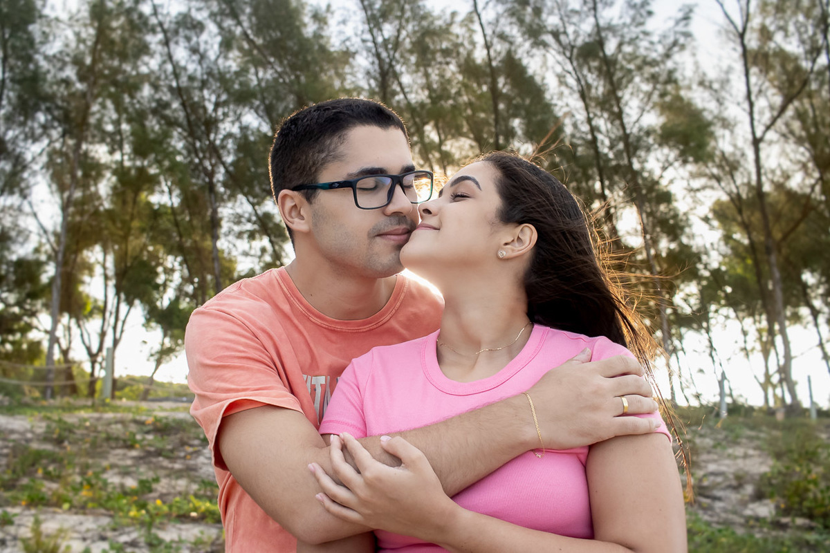 abraço na alma, alan smyth, alan smyth fotografo em sao mateus es, bosque da praia guriri, couple photos, couple session, ensaio afetivo, ensaio intimista, fotografia afetiva, fotografia de casal, onde fotografar em Guriri, fotografia na praia de guriri