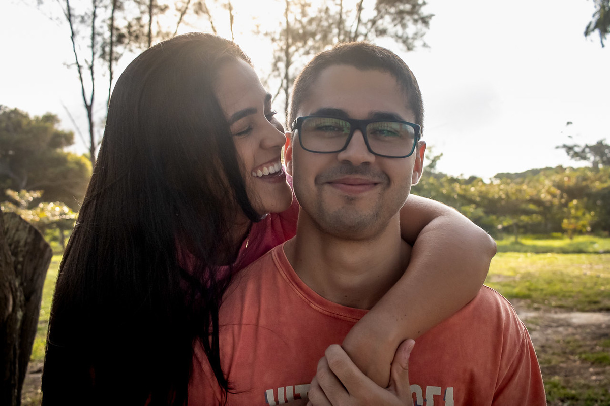 abraço na alma, alan smyth, alan smyth fotografo em sao mateus es, bosque da praia guriri, couple photos, couple session, ensaio afetivo, ensaio intimista, fotografia afetiva, fotografia de casal, onde fotografar em Guriri, fotografia na praia de guriri
