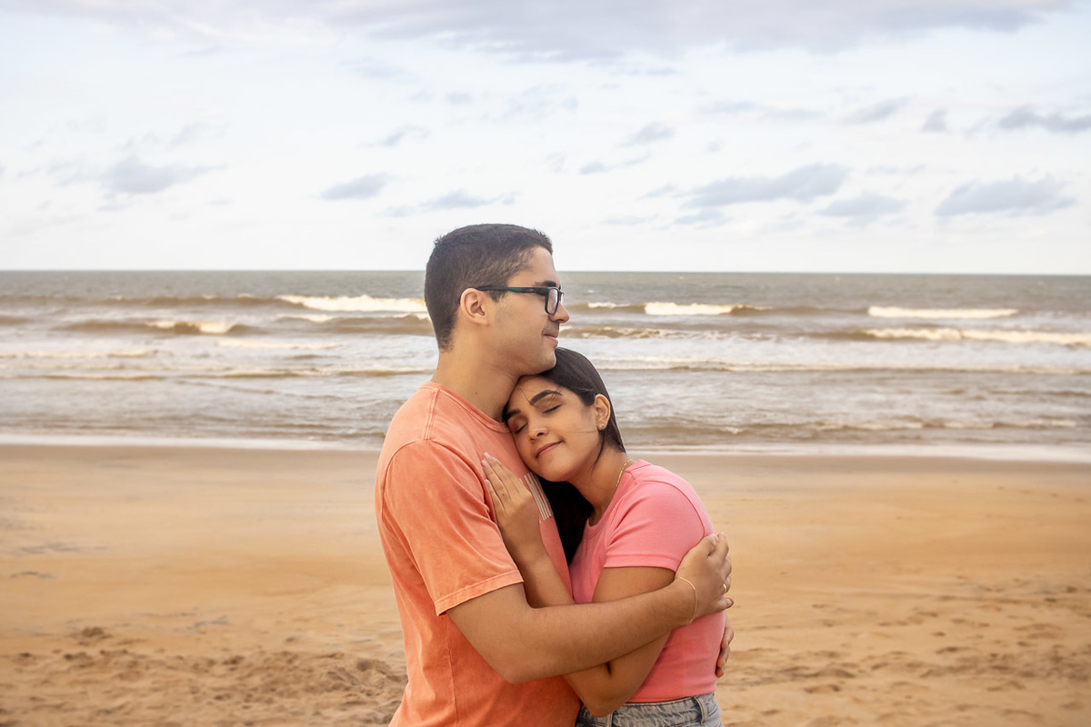 abraço na alma, alan smyth, alan smyth fotografo em sao mateus es, bosque da praia guriri, couple photos, couple session, ensaio afetivo, ensaio intimista, fotografia afetiva, fotografia de casal, onde fotografar em Guriri, fotografia na praia de guriri