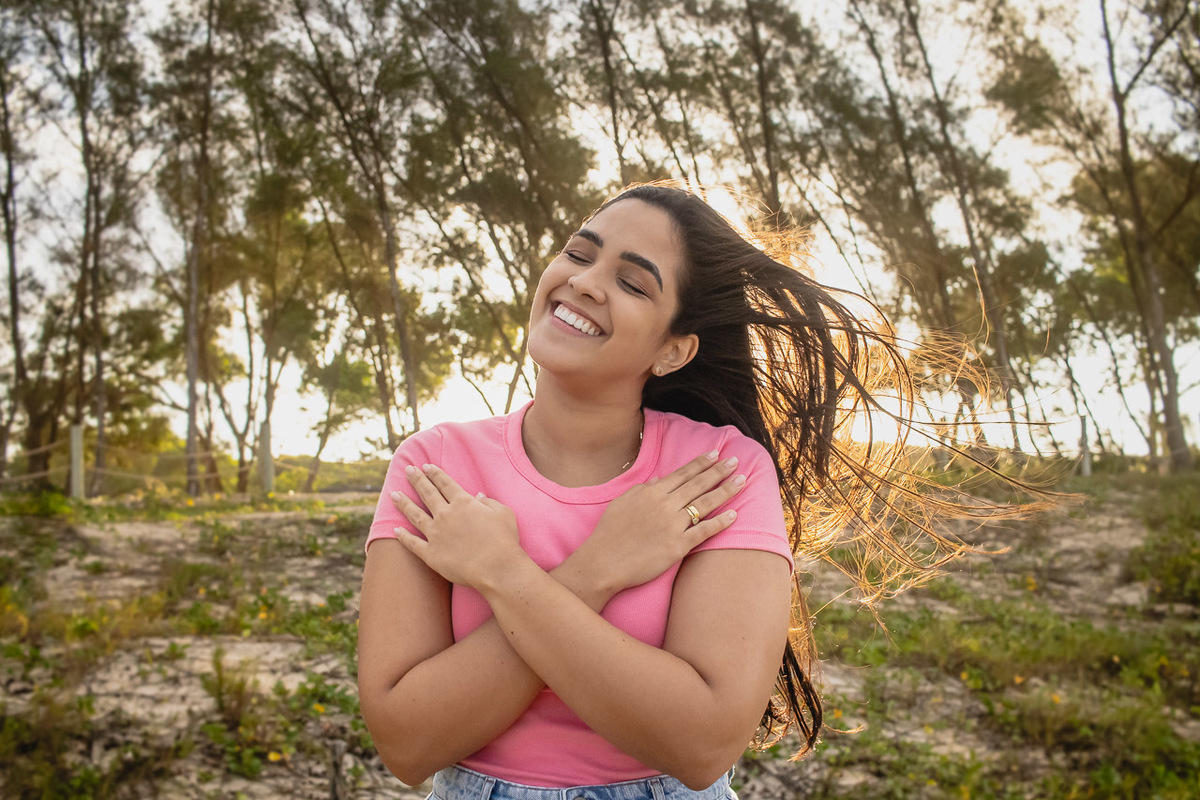 abraço na alma, alan smyth, alan smyth fotografo em sao mateus es, bosque da praia guriri, couple photos, couple session, ensaio afetivo, ensaio intimista, fotografia afetiva, fotografia de casal, onde fotografar em Guriri, fotografia na praia de guriri