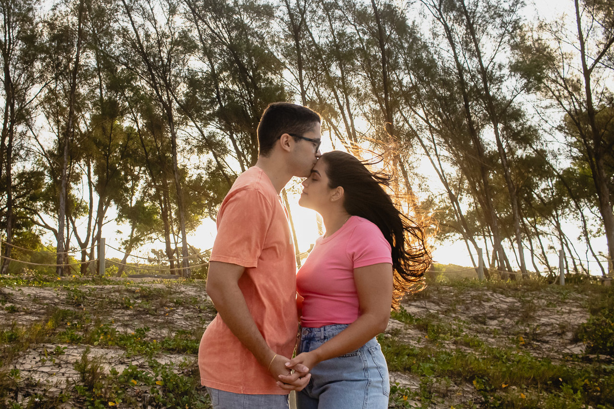 abraço na alma, alan smyth, alan smyth fotografo em sao mateus es, bosque da praia guriri, couple photos, couple session, ensaio afetivo, ensaio intimista, fotografia afetiva, fotografia de casal, onde fotografar em Guriri, fotografia na praia de guriri
