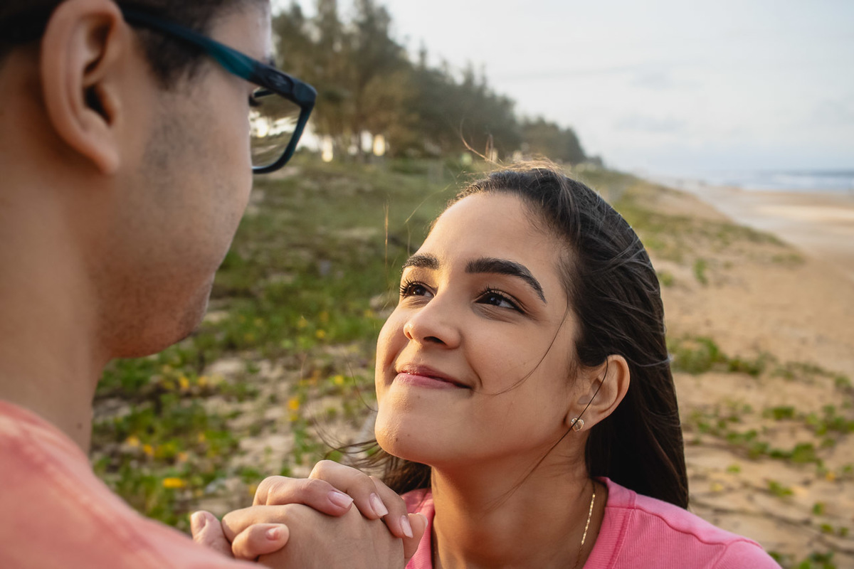 abraço na alma, alan smyth, alan smyth fotografo em sao mateus es, bosque da praia guriri, couple photos, couple session, ensaio afetivo, ensaio intimista, fotografia afetiva, fotografia de casal, onde fotografar em Guriri, fotografia na praia de guriri